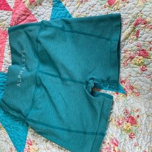 Alphalete Revival R6 shorts (color: Vivid)